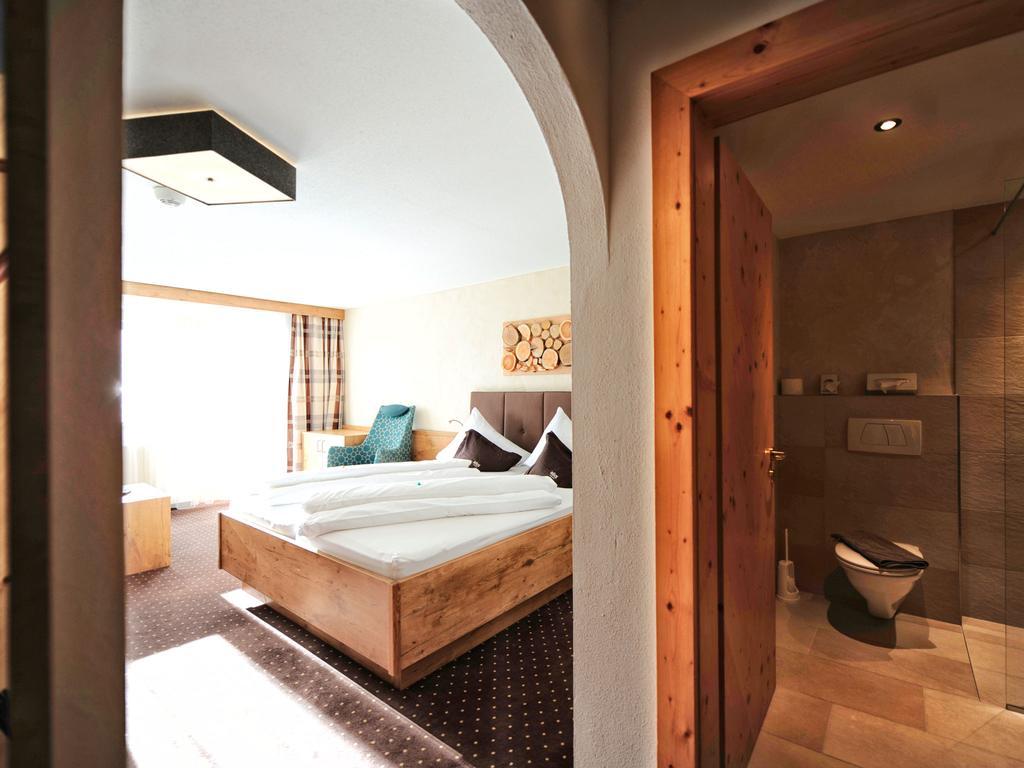 Hotel Roeck Garni Fiss Exterior photo